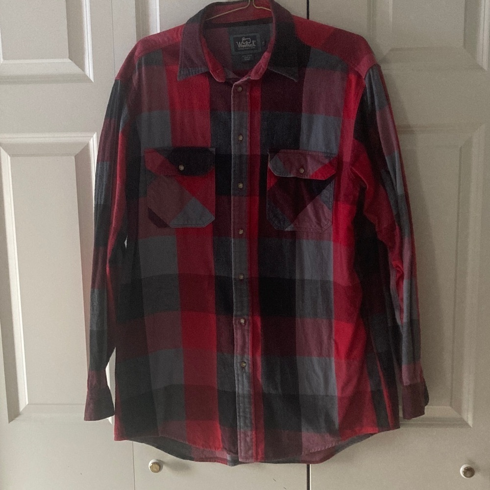Woolrich mens L plaid flannel button down collard shirt red black gray plaid